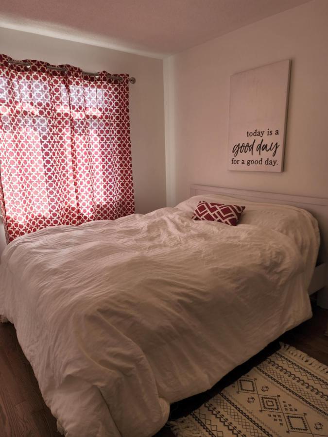 Place You Can Call Home !!! Near Ottawa Airport Zewnętrze zdjęcie